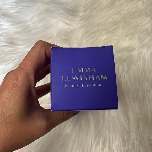 EMMA LEWISHAM
Illuminating Oil Cleanser - Picture 5 of 8